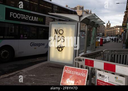 Aucune annonce écrite sur un abri d'autobus, Glasgow, Écosse, 15 avril 2021. Banque D'Images