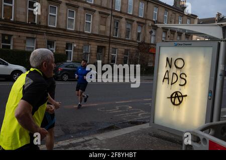 Aucune annonce écrite sur un abri d'autobus, Glasgow, Écosse, 15 avril 2021. Banque D'Images