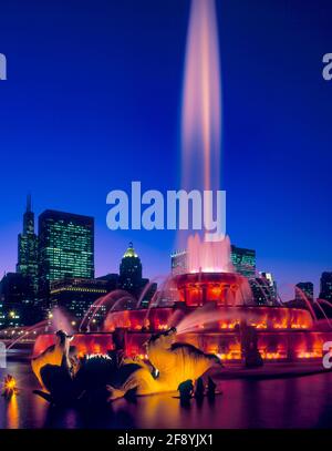 Buckingham Fountain at Night, Grant Park, Chicago, Illinois, États-Unis Banque D'Images