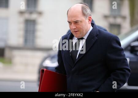 Londres, Angleterre, Royaume-Uni. 15 avril 2021. Le secrétaire d'État à la Défense BEN WALLACE est vu à l'extérieur du Cabinet, au 70 Whitehall. Credit: Tayfun Salci/ZUMA Wire/Alay Live News Banque D'Images