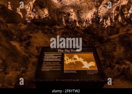Panneau d'interprétation pour la grande salle profonde dans le parc national de Carlsbad Caverns, Nouveau-Mexique, États-Unis Banque D'Images