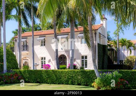 Entrée latérale à la maison de luxe à Naples, Floride, États-Unis Banque D'Images