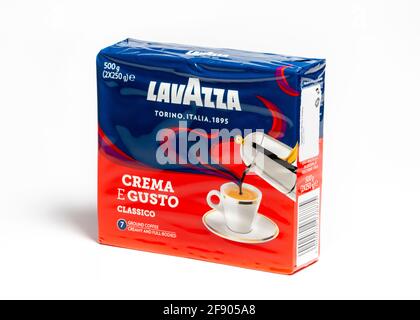 Lavazza café italien Crema e Gusto classico double paquet sur blanc Banque D'Images