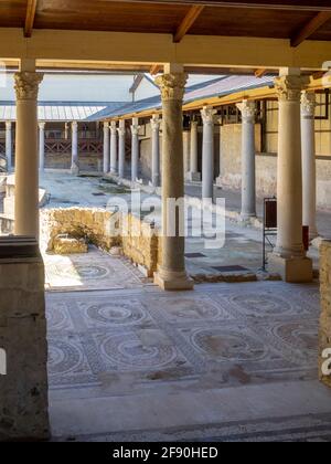 Vue sur le Peristyle depuis l'entrée de la Villa Romana del Casale Banque D'Images