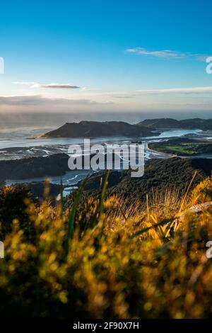 Coucher de soleil au-dessus des collines de la Nouvelle-zélande Banque D'Images