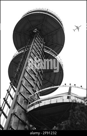 10/26/04 Flushing Meadow-Corona Park, site des foires mondiales de New York 1939 et 1964. Les statues comprennent « The Rocket Thrower » de Donald DeLue, et « The Freedom of the Human Spirit » de Marshall Fredericks et Unisphere, le symbole de l'exposition mondiale de 1964-65. Photo ©Neil Schneider/PHOTOlink Banque D'Images