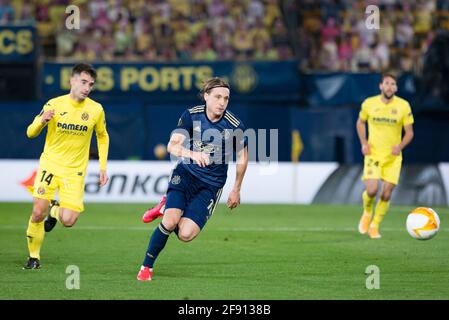 Manuel Trigueros Muñoz de Villareal CF et Lovro Majer de Dinamo Zagreb sont vus en action pendant le match final de deuxième jambe de l'UEFA Europa League Quarter entre Villarreal et Dinamo Zagreb à l'Estadio de la Ceramica .(score final; Villareal CF 2:1 Dinamo Zagreb) Banque D'Images