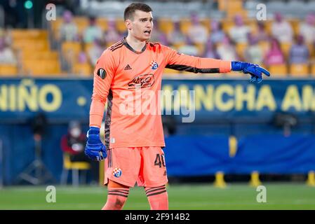 Villarreal, Espagne. 15 avril 2021. Dominik Livakovic de Dinamo Zagreb réagit lors du match final de deuxième jambe de l'UEFA Europa League Quarter entre Villarreal et Dinamo Zagreb à l'Estadio de la Ceramica.(score final; Villareal CF 2:1 Dinamo Zagreb) (photo de Xisco Navarro/SOPA Images/Sipa USA) Credit: SIPA USA/Alay Live News Banque D'Images