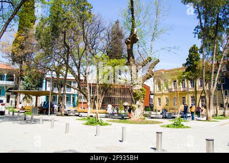 Tbilissi, Géorgie - 15 avril 2021 : ancienne façade d'architecture célèbre, place Gudiashvili dans la vieille ville et le centre-ville de Tbilissi, Géorgie. Banque D'Images