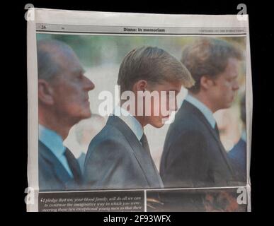 Photo du prince William à côté du duc d'Édimbourg, le Sunday Times aux funérailles de Diana, princesse de Galles, le 6 septembre 1997 (date du papier 7 septembre 97) Banque D'Images