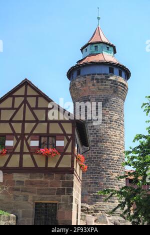 Tour de Sinwell et maison de puits profond, Château impérial, Nuremberg, Bavière, Allemagne Banque D'Images