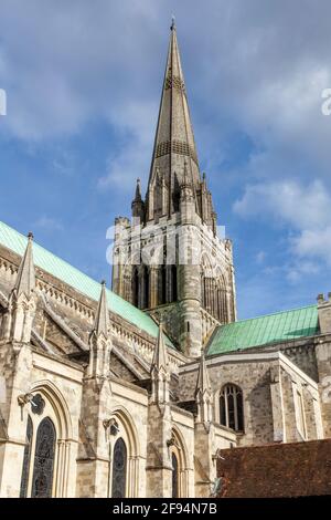 Officiellement connue sous le nom d'église de la Sainte Trinité, Chichester Cathedral est une cathédrale anglicn à Chichester, en Angleterre Banque D'Images