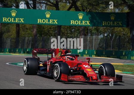 Imola, Italie. 16 avril 2021. Motorsport: Championnat du monde de Formule 1, Grand Prix d'Emilia-Romagna, 1ère pratique libre: Pilote monégasque Charles Leclerc de l'équipe Ferrari sur la piste. Credit: Hasan Bratic/dpa/Alay Live News Banque D'Images