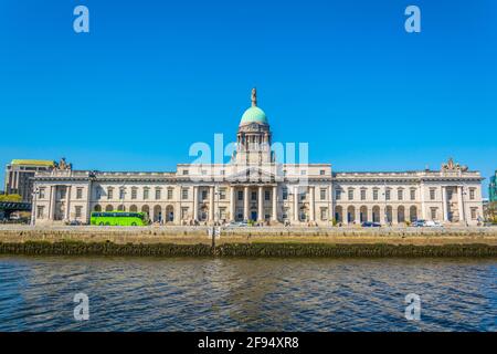 La maison personnalisée située à côté de la rivière Liffey à Dublin, Irlande Banque D'Images
