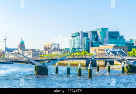 Pont Sean O'Casey au-dessus de la rivière Liffey à Dublin, irlande Banque D'Images