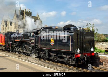 British Railways Standard Class 5 73050 conserve la locomotive à vapeur britannique appelée City of Peterborough, à la gare de Wansford, sur le chemin de fer de la vallée de la Nene, au Royaume-Uni Banque D'Images