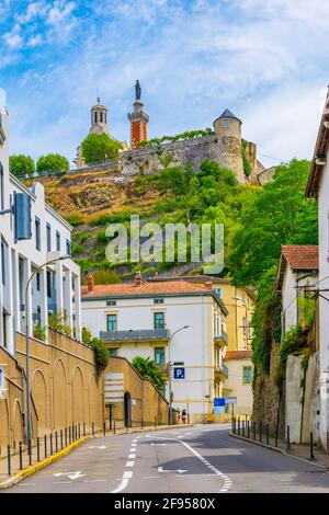 Vue sur la rue de la chapelle notre-Dame de la Salette à Vienne, France Banque D'Images