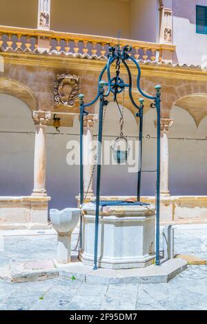 Une petite cour intérieure sur la cathédrale de Palma de Majorque, Espagne Banque D'Images