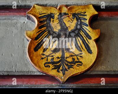 Château de Cochem (Reichsburg ou Burg) le Reichsadler (aigle impérial) est l'aigle héraldique utilisé dans les armoiries de l'Allemagne et dans l'Empire romain Saint. Banque D'Images