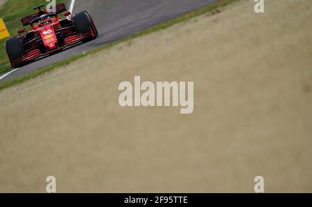 Imola, Italie. 16 avril 2021. Motorsport: Championnat du monde de Formule 1, Grand Prix d'Emilia-Romagna, 2ème pratique libre: Pilote monégasque Charles Leclerc de l'équipe Ferrari crédit: Hasan Bratic/dpa/Alay Live News Banque D'Images