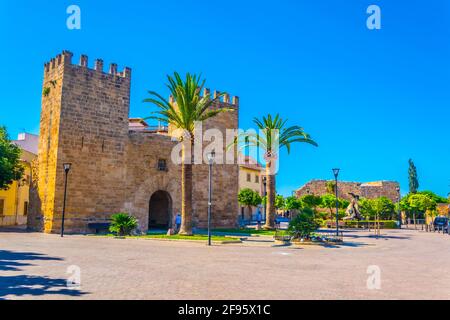 Porta del moll menant à la vieille ville d'Alcudia, Majorque, Espagne Banque D'Images