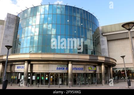 Entrée déserte au grand magasin El Corte Ingles tôt le matin avant l'heure d'ouverture Santander Cantabria Espagne Banque D'Images