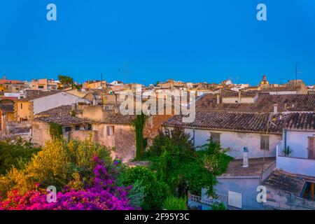 Coucher de soleil sur la vieille ville d'Alcudia, Majorque, Espagne Banque D'Images