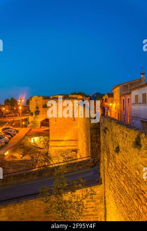 Coucher de soleil sur la fortification de la ville d'Alcudia à Majorque, Espagne Banque D'Images