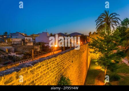 Coucher de soleil sur la fortification de la ville d'Alcudia à Majorque, Espagne Banque D'Images