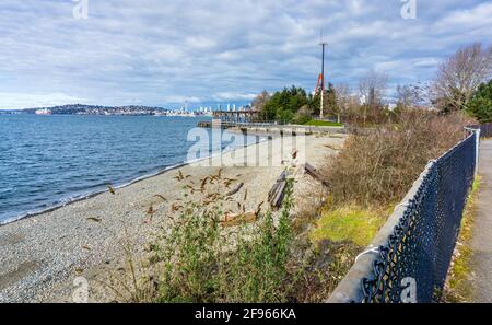 Vue sur les gratte-ciel de Seattle depuis le parc Jack Block à l'ouest de Seattle, Washington. Banque D'Images