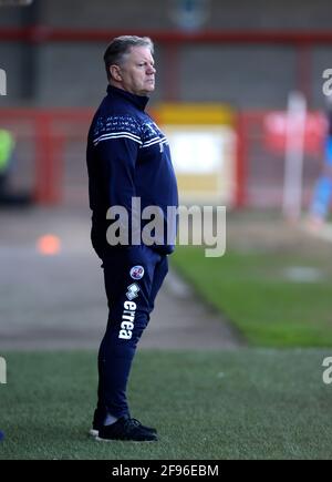 John Yems, directeur de Crawley Town, lors du match Sky Bet League Two au People's Pension Stadium, Crawley. Date de la photo: Vendredi 16 avril 2021. Banque D'Images