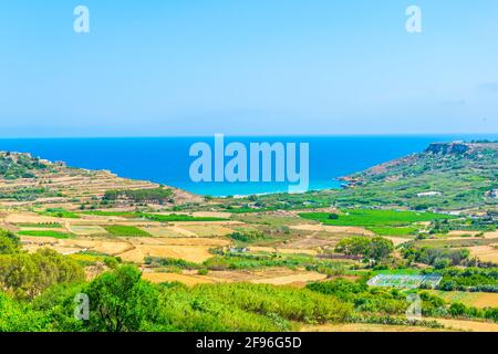 Vue aérienne de la baie d'IR-Ramla à Gozo, Malte Banque D'Images