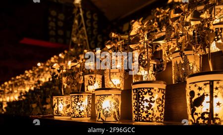 Marché de Noël, lumières de l'Avent Banque D'Images