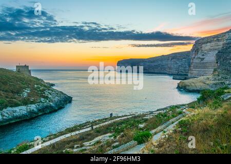 Vue nocturne de Xlendi, Gozo, Malte Banque D'Images