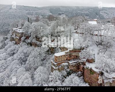 Klause avec chapelle funéraire pour Johann von Luxembourg dans le district de Kastel en hiver, Kastel-Staadt, Parc naturel Saar-Hunsrück, Vallée de Saar, Rhénanie-Palatinat, Allemagne Banque D'Images