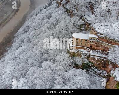 Klause avec chapelle funéraire pour Johann von Luxembourg dans le district de Kastel en hiver, Kastel-Staadt, Parc naturel Saar-Hunsrück, Vallée de Saar, Rhénanie-Palatinat, Allemagne Banque D'Images