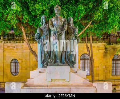 Vue nocturne du grand monument de siège de la Valette, Malte Banque D'Images