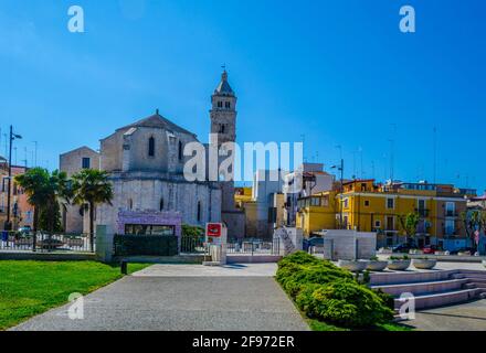 Vue sur la basilique de la cathédrale santa maria maggiore à Barletta, Italie. Banque D'Images