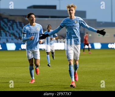 Manchester, Royaume-Uni. 16 avril 2021. Lors du match Premier League 2 entre Manchester City et Manchester United au stade Academy de Manchester, Angleterre. Crédit: SPP Sport presse photo. /Alamy Live News Banque D'Images