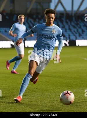 Manchester, Royaume-Uni. 16 avril 2021. Samuel Edozie (11 Manchester City) lors du match Premier League 2 entre Manchester City et Manchester United au stade Academy de Manchester, en Angleterre. Crédit: SPP Sport presse photo. /Alamy Live News Banque D'Images