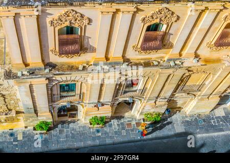 Vue aérienne de Noto corso vittorio emanuele menant à la porta reale, Sicile, Italie Banque D'Images