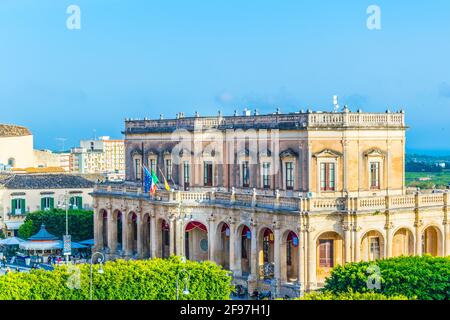 Vue aérienne de Noto incluant Palazzo Ducezio, Sicile, Italie Banque D'Images