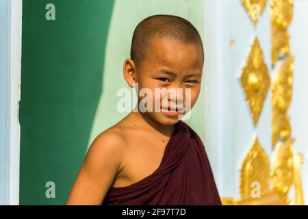 Myanmar, la Pagode Umin Thounzeh, moine, portrait, Banque D'Images