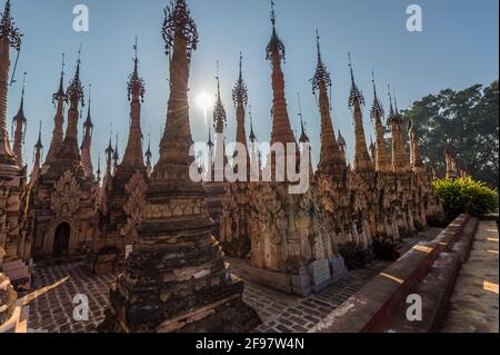 Myanmar, scènes au lac Inle, dans la forêt de pagodes de Kakku Banque D'Images