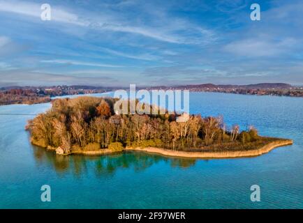 Ile de Wörth ou Île de la souris dans la Wörthsee près de Bachern, Fünfseenland, haute-Bavière, Bavière, Allemagne, Europe Banque D'Images