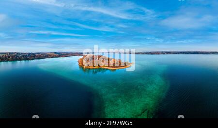 Ile de Wörth ou Île de la souris dans la Wörthsee près de Bachern, Fünfseenland, haute-Bavière, Bavière, Allemagne, Europe Banque D'Images