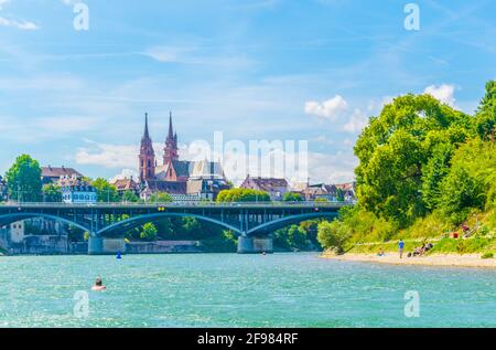 Basel Minster vue derrière le pont de Wettstein, Suisse Banque D'Images