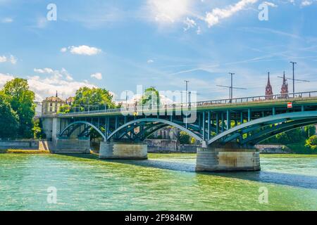 Basel Minster vue derrière le pont de Wettstein, Suisse Banque D'Images