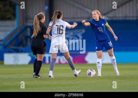 Kingston, Royaume-Uni. 16 avril 2021. Le capitaine de remorquage devant le match de la Vitality Womens FA Cup entre Chelsea et London City Lionesses à Kingsmeadow, à Kingston, en Angleterre. Crédit: SPP Sport presse photo. /Alamy Live News Banque D'Images