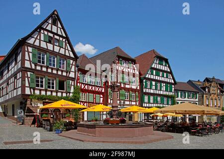 Marché, fontaine, maisons à colombages, Bretten, Kraichgau, Ldkrs.Karlsruhe, Bade-Wurtemberg, Allemagne Banque D'Images